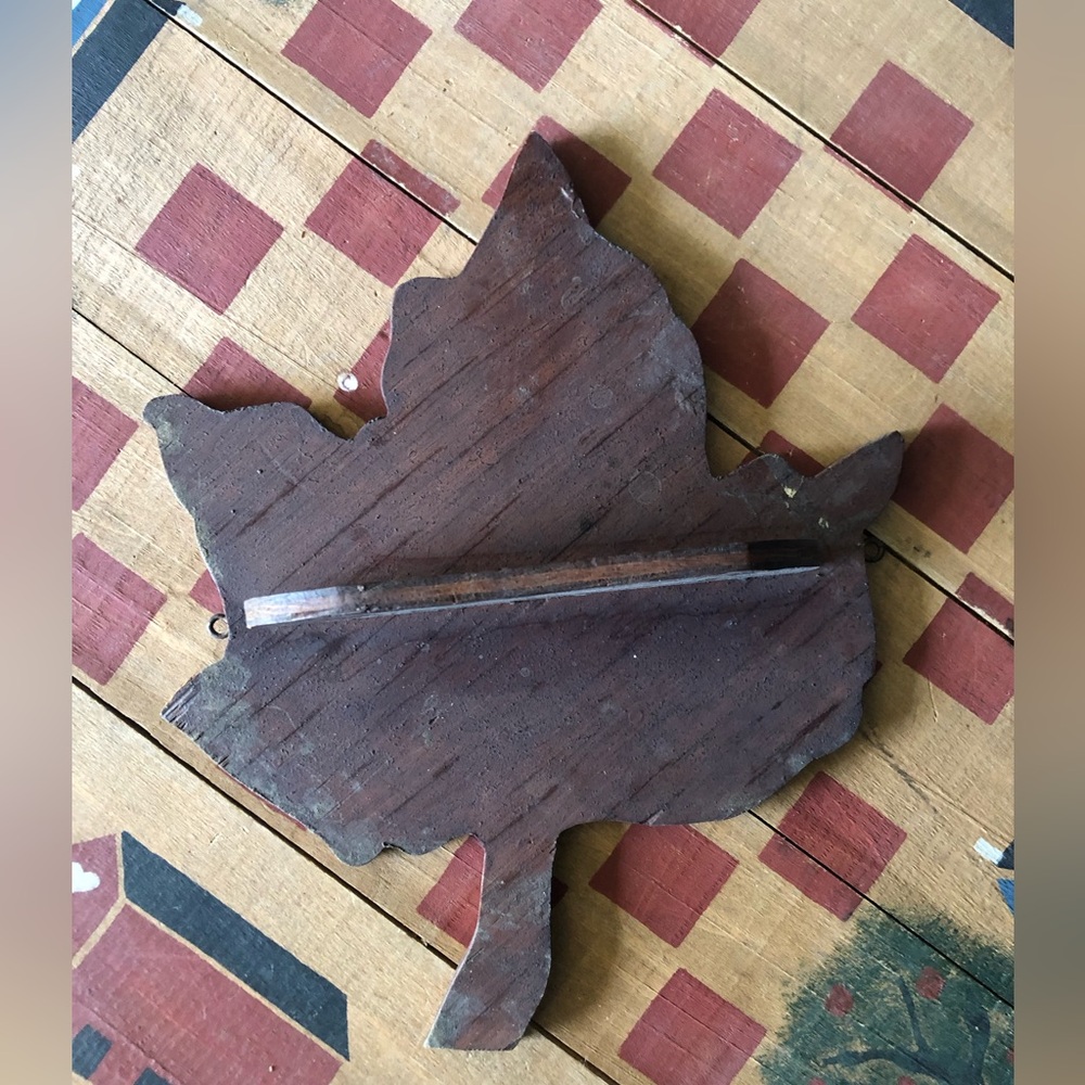 Wooden leaf shaped shelf
